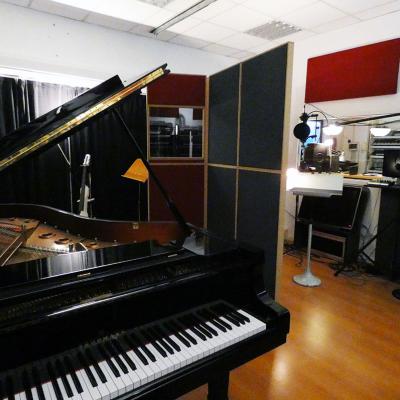 Studio 08